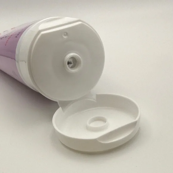 First Aid Beauty KP Bump Eraser Body Scrub - Fresh Strawberry - Picture 3 of 3